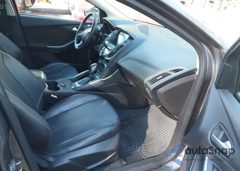 2012 Ford Focus Titanium z USA, uszkodzony, nr VIN 1FAHP3N22CL213454